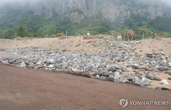 급경사 지대의 황우치 해안 [촬영 고성식]