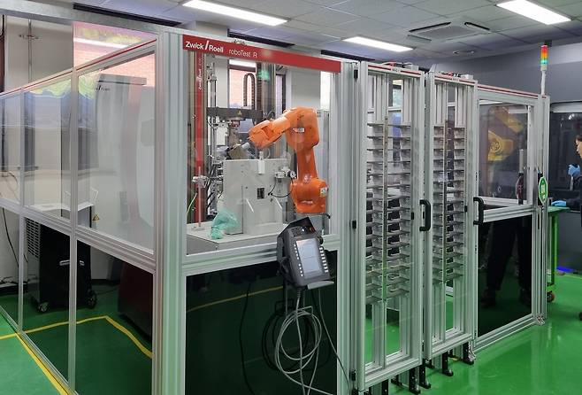 만능 인장시험기  [촬영 박주영]