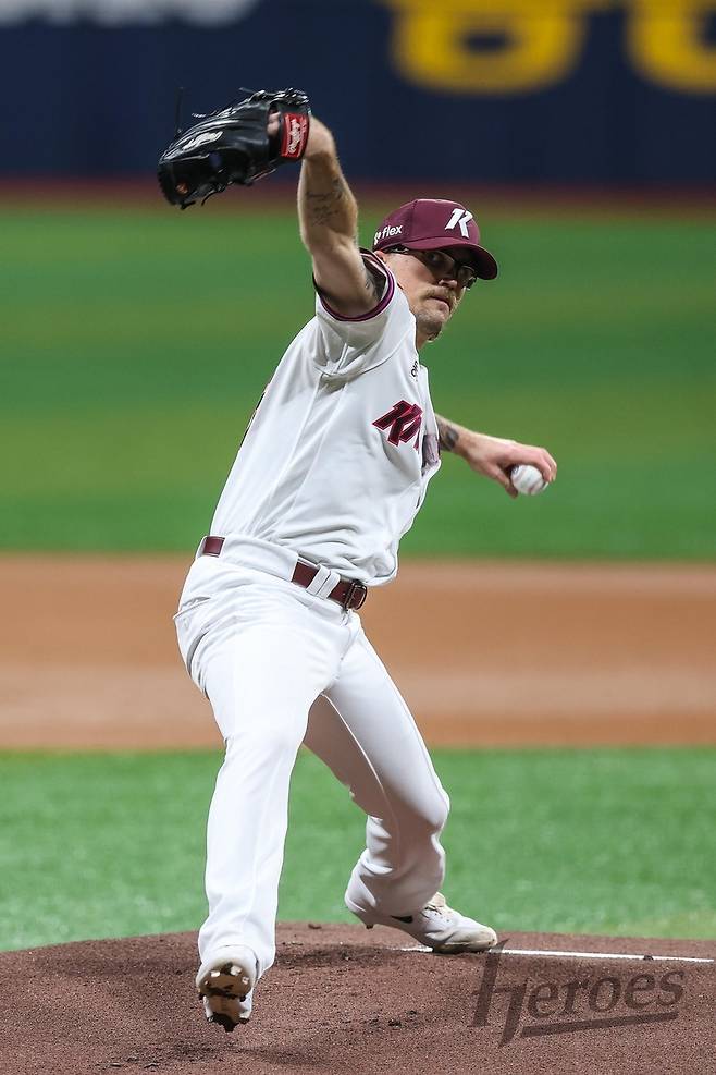 키움 투수 라클란 웰스의 투구  [키움 히어로즈 제공. 재판매 및 DB 금지]