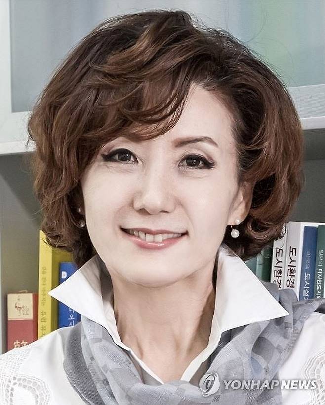 이재명 대통령, 이진숙 교육부 장관 후보자 지명 (서울=연합뉴스) 대통령실은 29일 이재명 대통령이 신임 교육부 장관 후보자에 이진숙 전 충남대 총장을 지명했다고 강훈식 대통령비서실장의 인사브리핑을 통해 발표했다. 2025.6.29 [대통령실 제공. 재판매 및 DB 금지] photo@yna.co.kr