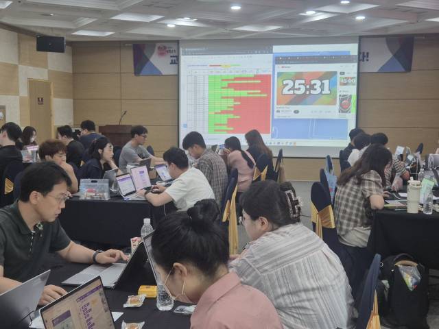 경북교육청이 교사 역량 강화를 위해 글로벌 기업과 함께하는 디지털기술 활용을 위한 연수를 진행하고 있다. 경북교육청 제공