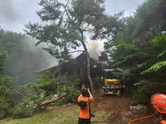 송석정 화재 현장. 사진=뉴시스(성북구청 제공)