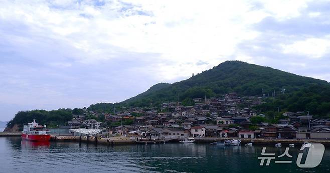페리를 타고 도착한 오기지마ⓒ News1 윤슬빈 기자