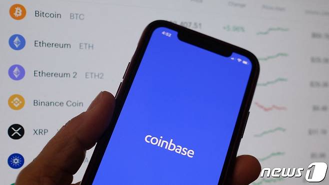 글로벌 가상자산 거래소 코인베이스의 애플리케이션 접속 화면. ⓒ AFP=뉴스1 ⓒ News1 김지현 기자
