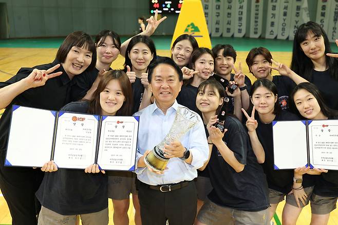 서대문구청 여자농구단이 2025 태백시장배 전국실업농구연맹전 우승을 차지했다. 사진 | 서대문구청