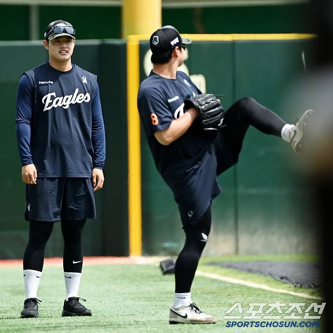 난데 없는 와인드업 자세...혹시 문동주 투구폼 재연?