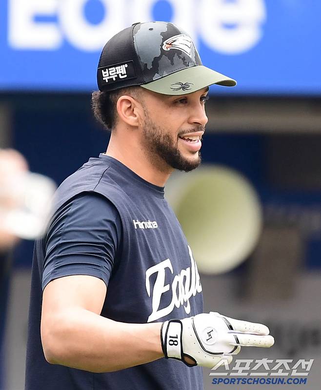 26일 대구 삼성라이온즈파크에서 열리는 삼성과 한화의 경기. 타격 훈련을 하고 있는 리베라토. 대구=송정헌 기자songs@sportschosun.com/2025.06.26/