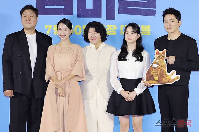 영화 '좀비딸' 제작발표회에 참석한 필감성 감독, 최유리, 윤경호, 조여정, 이정은, 조정석. 25.6.30 ⓒ이혜영 기자 lhy@hankooki.com