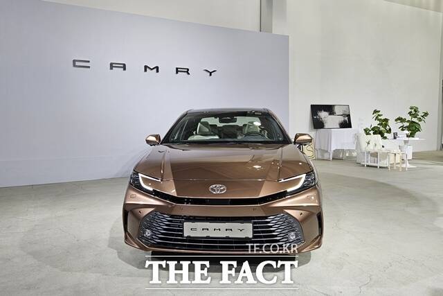 토요타 '2025년형 캠리 하이브리드'. /김태환 기자
