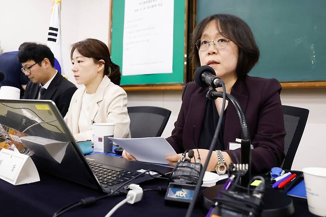 법관대표회의 의장인 김예영 서울남부지법 부장판사가 5월 26일 경기 고양시 일산동구 사법연수원에서 열린 전국법관대표회의에서 개회 선언을 하고 있다. /뉴스1