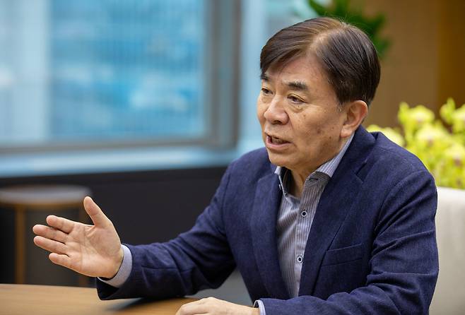 김현석 산업통상자원 R&D 전략기획단장(전 삼성전자 사장)이 지난 6월 20일 서울 서초구 한국기술센터에서 국내 과학기술산업의 활성화 방안 등에 대해 설명하고 있다./ 조인원 기자