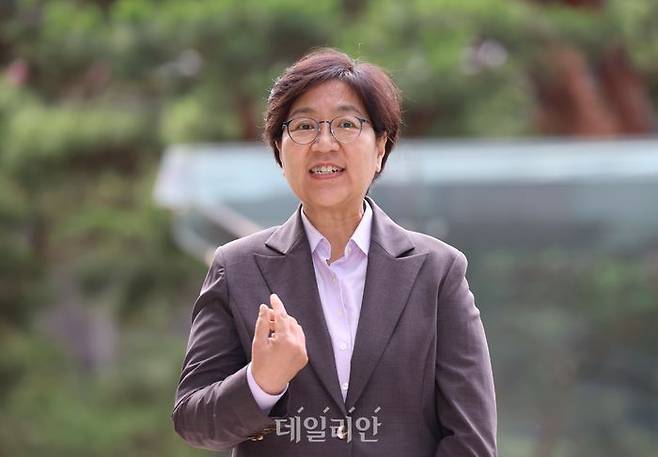 정은경 보건복지부 장관 후보자가 30일 서울 중구 T타워에 마련된 후보자 사무실로 출근하고 있다. ⓒ뉴시스