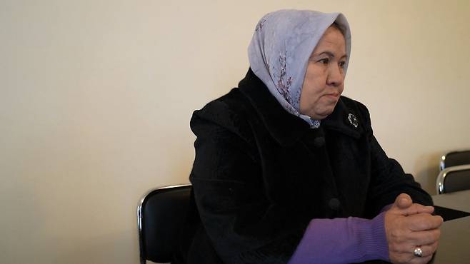 지방의회 선거에서 여성의원으로 신규 당선된 마트루지에바 라피 의원이 인터뷰에 응하고 있다. 굿네이버스 제공.