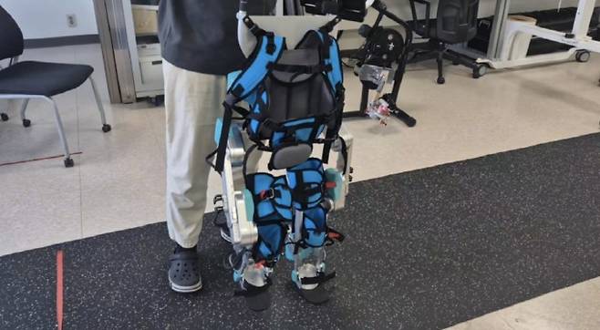 소아용 보행 보조 로봇 '밤비니'가 가동하고 있다. 박정연 기자 hesse@donga.com