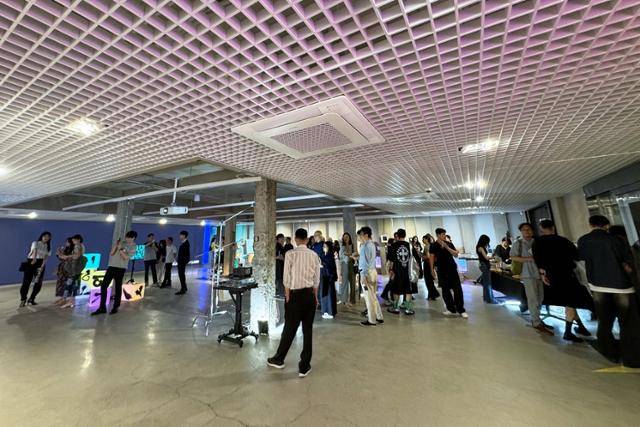 하트원(H.art1)에서 개최된 전시 ‘뉴 백남준 2025 with 팀토그’ 현장 /사진제공=아트레이블 팀토그