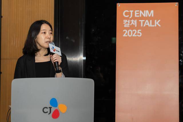 백현정 CJ ENM AI사업추진팀장이 30일 서울 마포구 상암동 CJ ENM 센터에서 CJ ENM의 새 AI 콘텐츠를 소개하고 있다. CJ ENM 제공