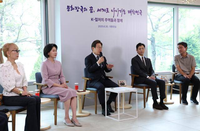 이재명 대통령이 30일 대통령실 파인그라스에서 열린 문화예술계 수상자 간담회 '문화강국의 꿈, 세계로 나아가는 대한민국' 행사에서 발언하고 있다. 왕태석 선임기자