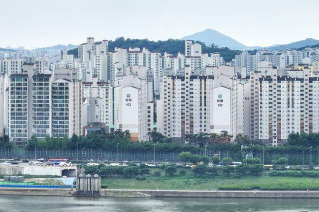 29일 서울 시내에서 바라본 아파트 단지. 연합뉴스