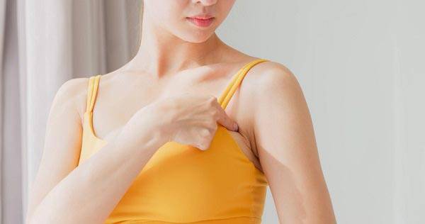 극도로 마른 몸매를 원하는 ‘뼈말라’ 유행이 지속하면서 팔에 뼈가 도드라져 보이는 일명 ‘뼈팔’을 추구하는 사람이 많아지고 있다./사진=게티이미지뱅크