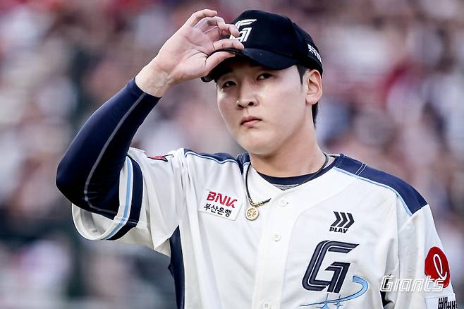 롯데 자이언츠 셋업맨 최준용이 시즌 9호 홀드를 기록했다. 한 차례 고전했던 KT 타선을 상대로 자존심을 회복했다. 사진=롯데 자이언츠&nbsp;