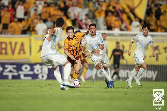 지난해 코리아컵 준결승 광주FC와 울산 HD의 경기 장면. 사진=KFA