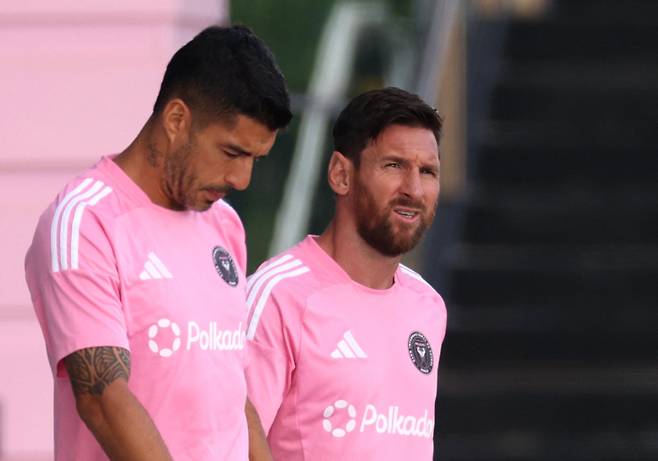 루이스 수아레스(왼쪽)와 리오넬 메시. 사진=로이터 연합뉴스