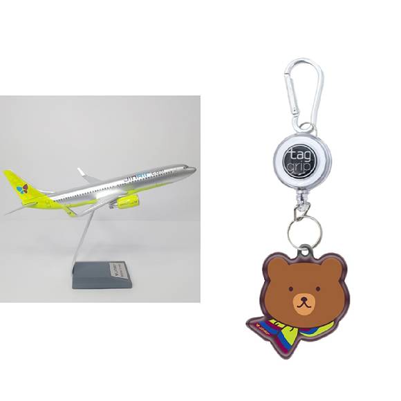 B737 모형 항공기(왼쪽부터), 진에어 곰돌이 태그그립(키링) [사진=진에어]