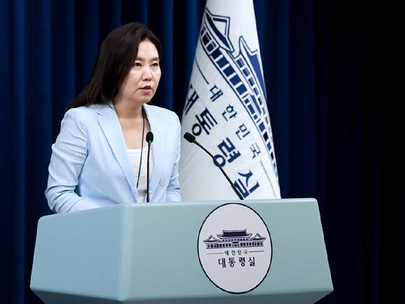 강유정 대통령실 대변인이 30일 서울 용산 대통령실 청사에서 현안 브리핑을 하고 있다. 2025.6.30 [사진=연합뉴스]