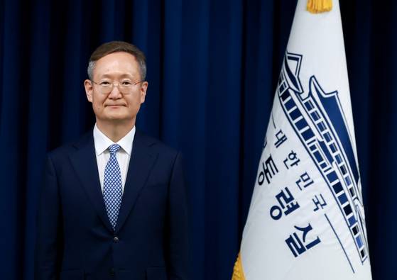 대통령실은 29일 이재명 대통령이 신임 민정수석비서관에 봉욱 김앤장 법률사무소 변호사를 임명했다고 강훈식 대통령비서실장의 브리핑을 통해 발표했다. 연합뉴스