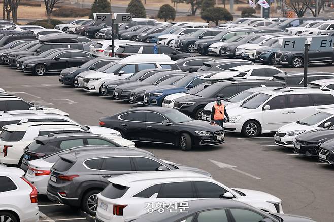 김포공항 주차장이 지난 3월 2일 차량으로 가득차 있다. 이준헌 기자  ※사진은 기사 내용과 무관