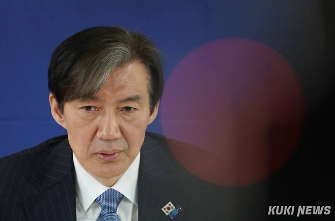 조국 전 조국혁신당 대표가 지난해 4월 1일 오전 서울 여의도 당사에서 쿠키뉴스와 인터뷰하고 있다. 박효상 기자