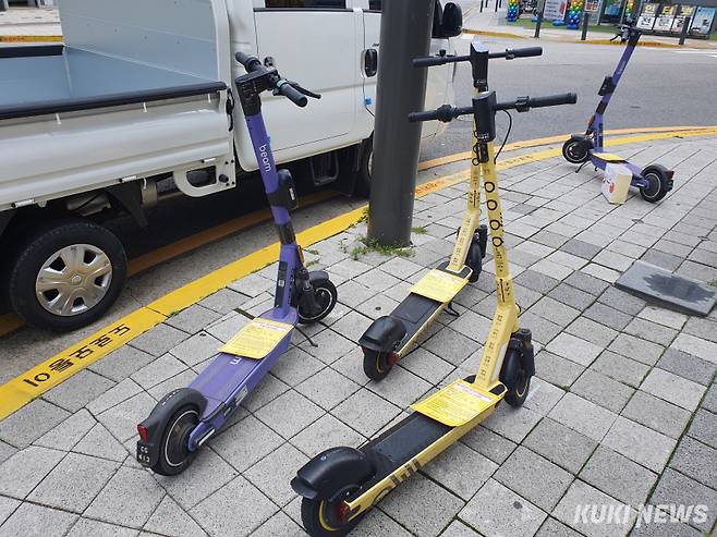 하남시는 오는 7월부터 불법 주정차된 정동킥보드 등 개인형 이동장치(PM)에 대해 강제 견인한다.&nbsp; 하남시 제공