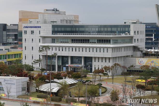 충남교육청교육평가정보원 전경.