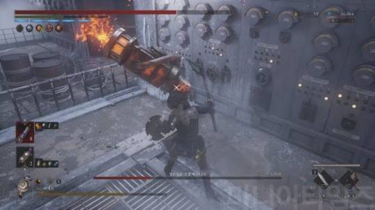 가장 인상 깊었던 중간 보스 '청소부들의 수장 베로니크'와의 대결. 기자는 베로니크 격파 후 계속 베로니크의 옷을 입고 플레이 했다. 이 게임의 가장 큰 장점은 스토리다. 보스들이 각각 얽힌 사연이 게임을 흥미롭게 한다. 출처 : 네오위즈 'P의 거짓' DLC '서곡' 인게임 화면