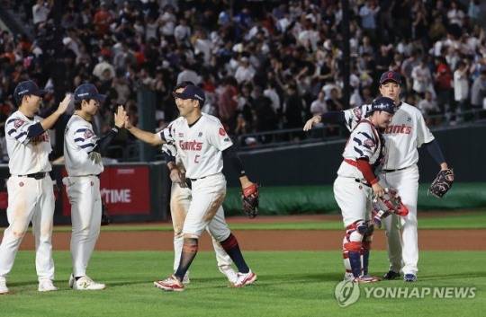 2년 연속 경기 소요 시간이 가장 긴 롯데 자이언츠 선수단. / 사진=연합뉴
