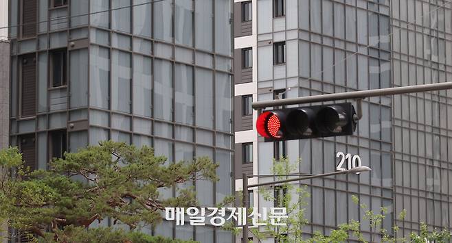 서울 갭투자(전세 끼고 집 매수) 의심 주택 매매 건수가 1394건으로 최근 5년 내 최고치를 기록한 것으로 나타났다.  사진은 서초메이플 자이.  [사진=이승환기자]