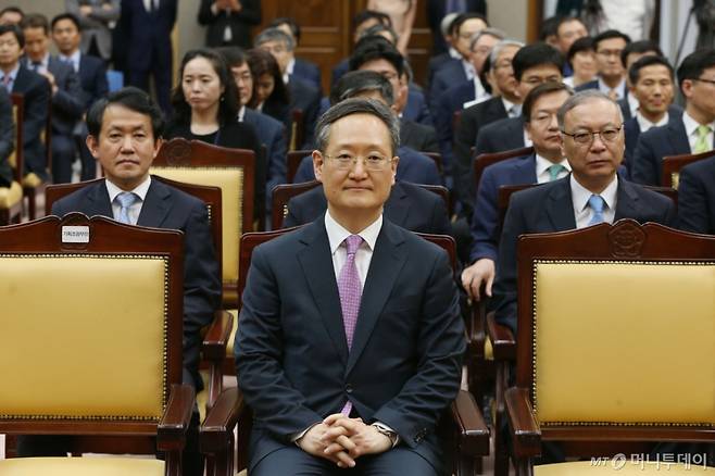 봉욱 신임 대검 차장 시절 서초구 대검찰청에서 열린 김주현 대검 차장검사 이임식에 참석해 자리에 앉아 있다. /사진=이기범 기자 leekb@
