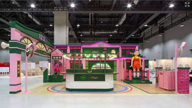 지난해 12월 CJ제일제당이 '컬리 푸드페스타 2024'에 참가해 '비비고X오징어 게임 시즌2' 캠페인 테마의 부스를 운영했다./사진제공=CJ제일제당