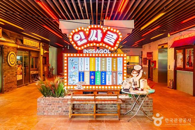복고감성으로 꾸며진 인싸골. /사진=한국관광공사