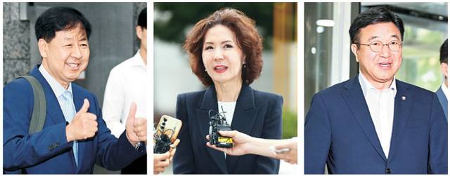 엄지척… 답변… 출근  : 구윤철(왼쪽 사진) 부총리 겸 기획재정부 장관 지명자가 30일 오전 서울 중구 예금보험공사에 마련된 인사청문회 준비 사무실로 출근하며 엄지손가락을 들어보이고 있다. 가운데 사진은 이진숙 부총리 겸 교육부 장관 지명자가 같은 날 오전 서울 영등포구 한국교육시설안전원에 있는 청문회 사무실에 출근하며 취재진 질문에 답하는 모습. 오른쪽 사진에서 윤호중 행정안전부 장관 지명자가 같은 날 서울 종로구 광화문플래티넘빌딩에 마련된 청문회 준비 사무실로 출근하고 있다. 윤성호 기자, 연합뉴스, 박윤슬 기자