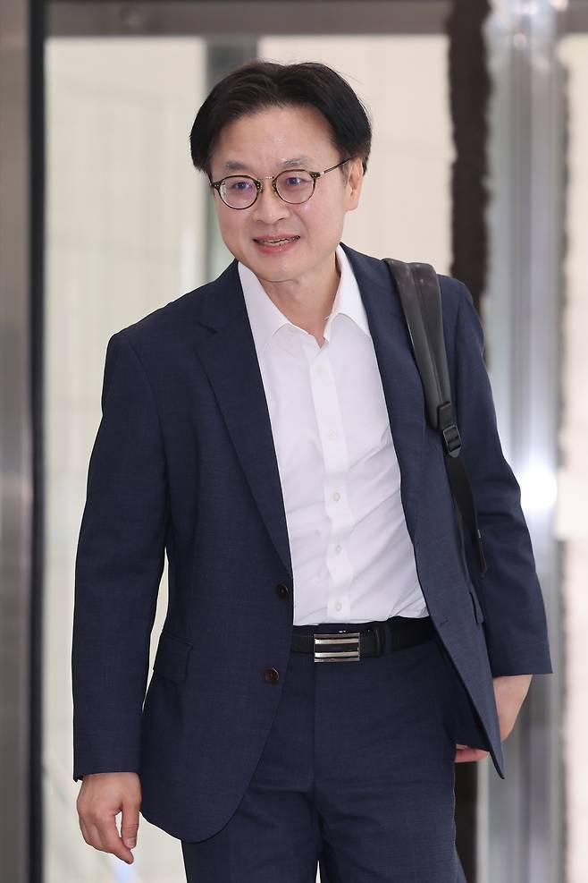 산업통상자원부 장관 후보자로 지명된 김정관 두산에너빌리티 사장이 30일 오전 서울 강남구 한국기술센터에 마련된 인사청문회 준비사무실로 첫 출근을 하고 있다.  [연합]