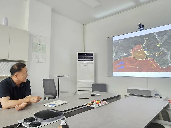 양낙평 GS 영양제2풍력발전 관리·운영(O&M) 팀장이 헤럴드경제와 만나 경북 산불 당시 진압 상황을 설명하고 있다. 박혜원 기자