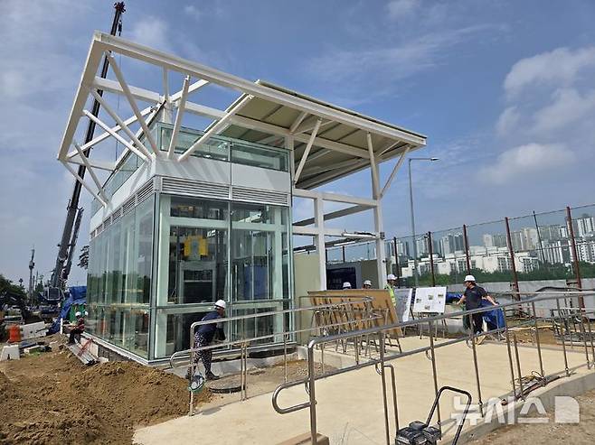 [용인=뉴시스]GTX-A 구성역 5번출구 승강기 공사 현장(사진=용인시 제공) 2025.06.30.photo@newsis.com