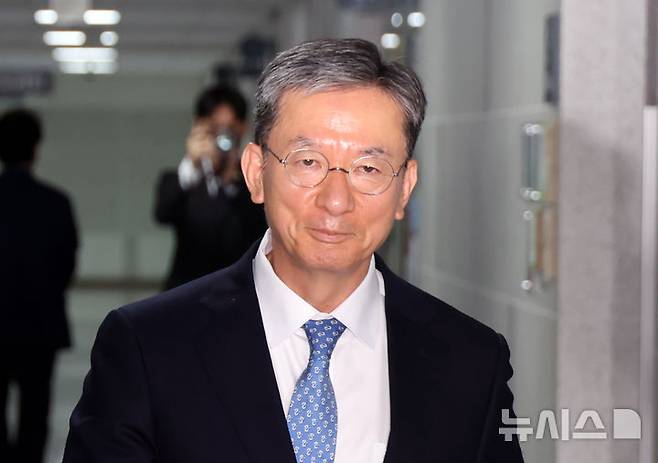 [서울=뉴시스] 고승민 기자 = 정성호 법무부장관 후보자가 30일 서울 여의도 국회 의원회관으로 출근하고 있다. 2025.06.30. kkssmm99@newsis.com