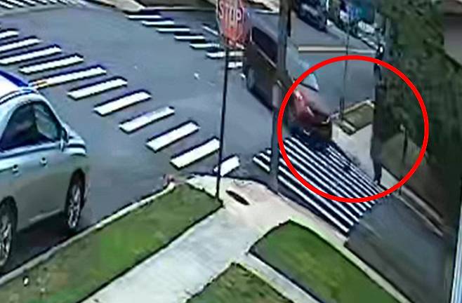 교통사고 당시 영상 캡처본 [사진 출처 = 뉴욕포스트]