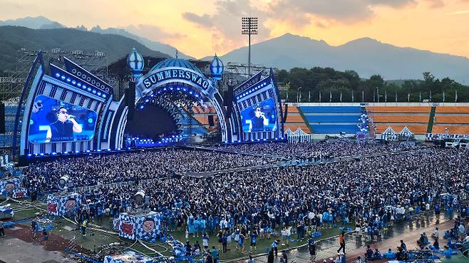 지난해 속초종합운동장에서 개최한 '싸이 흠뻑쇼'. 속초시 제공