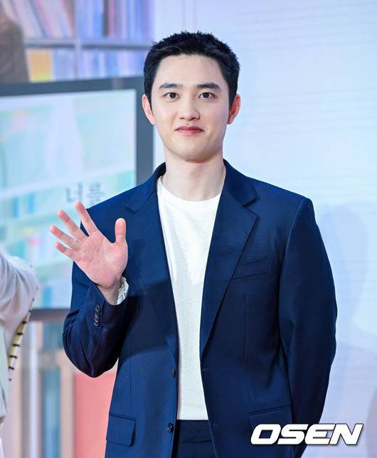 [OSEN=지형준 기자] 10일 오후 서울 강남구 삼성동 메가박스 코엑스에서 영화 '말할 수 없는 비밀' 쇼케이스가 열렸다.‘말할 수 없는 비밀’은 시간의 비밀이 숨겨진 캠퍼스 연습실에서 유준과 정아가 우연히 마주치면서 시작되는, 기적 같은 마법의 순간을 담은 판타지 로맨스 영화이다.  배우 도경수가 포토타임을 하고 있다. 2025.1.10 / jpnews@osen.co.kr