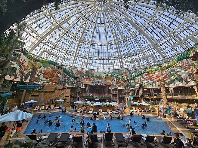 인스파이어 엔터테인먼트 리조트의 실내 워터파크인 ‘스플래시 베이’ 내부 모습.