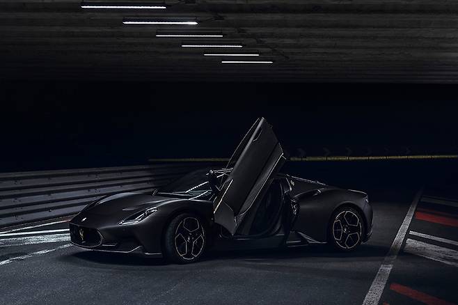 마세라티 MC20 노트