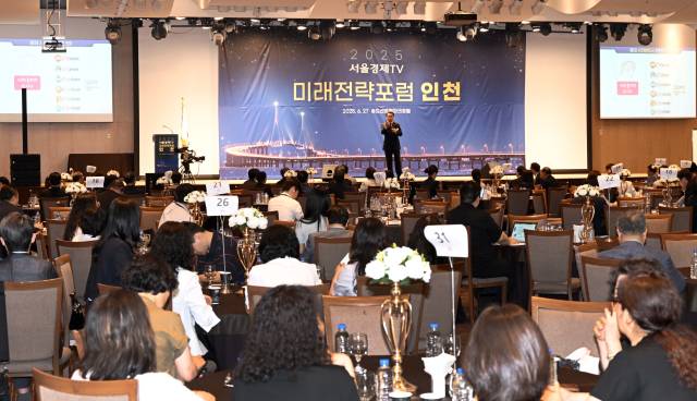 유정복 인천광역시장이 27일 인천 연수구 송도센트럴파크호텔에서 열린 서울경제TV 미래전략포럼-인천에서 '지방소명대응 혁신 전략 사례'를 주제로 기조강연하고 있다. 조태형 기자 2025.06.27